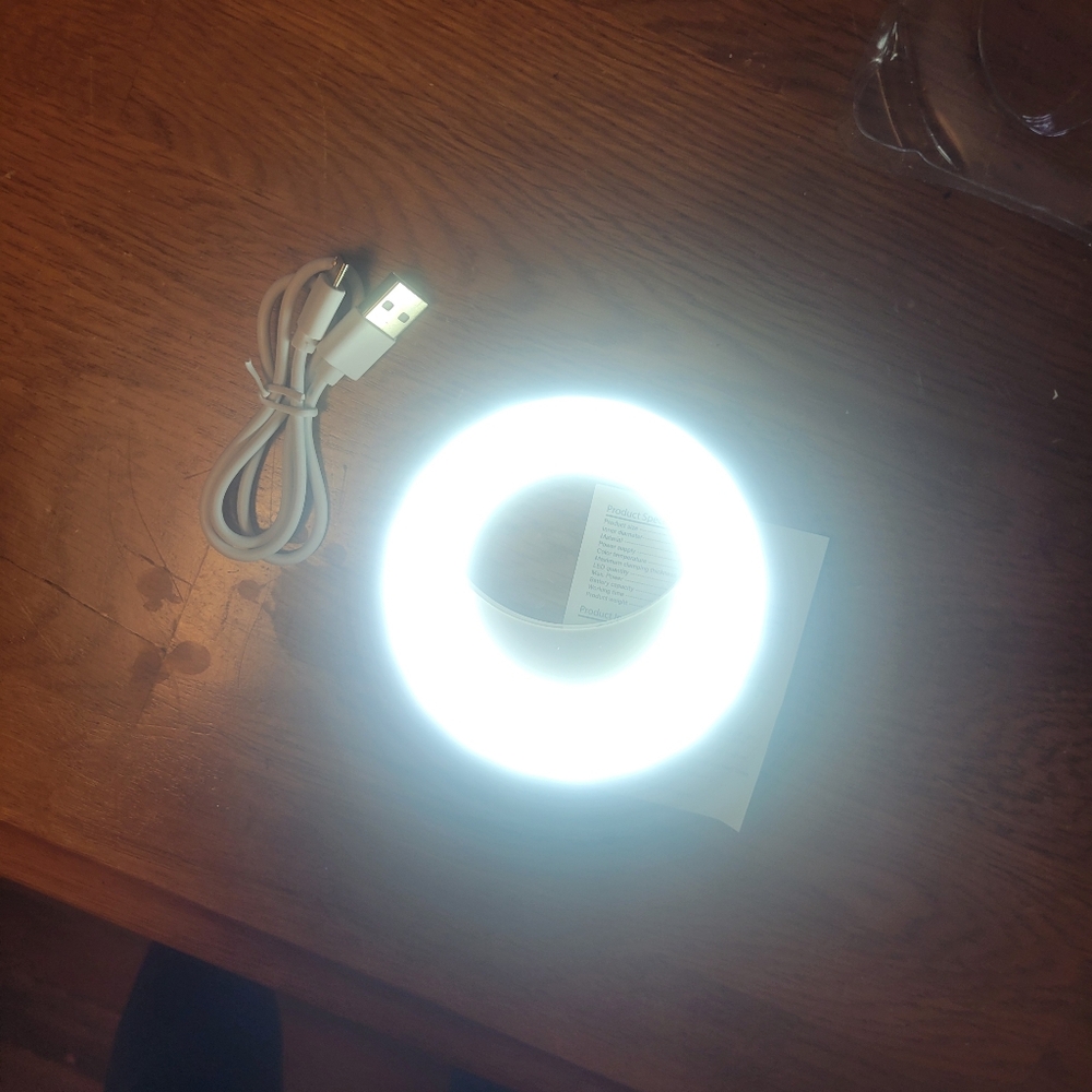 ***NIB*** LED selfie ring light - Picture 4 of 6